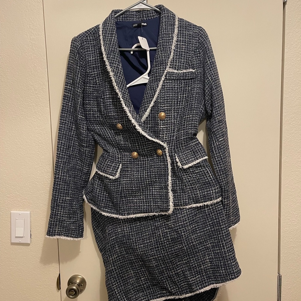 FASHION NOVA ATTIRE SIZE LARGE